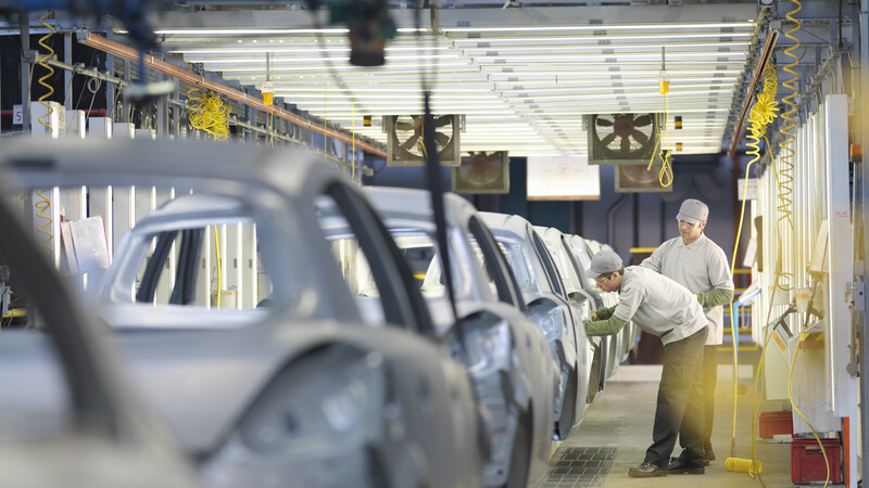 Gettyimages 93912449 (Car Manufacture)